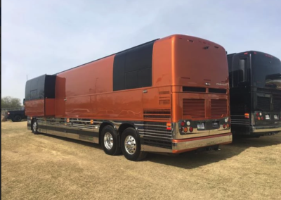 Roadies Coach Exterior